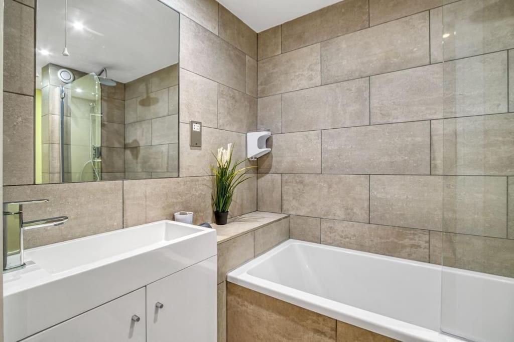לונדון Tranquil 2 Bedroom Apartment In Southwark- Zone 1 מראה חיצוני תמונה